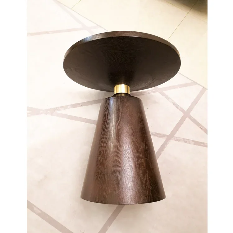 Meja bundar kecil, kayu solid modern, ruang tamu, sofa, meja samping, sederhana