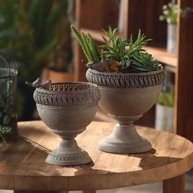 Retro Wrought Iron Goblet Flower Pot Classical Metal Cup Planter European Creative Ornament Vintage Style Home Decor Vase