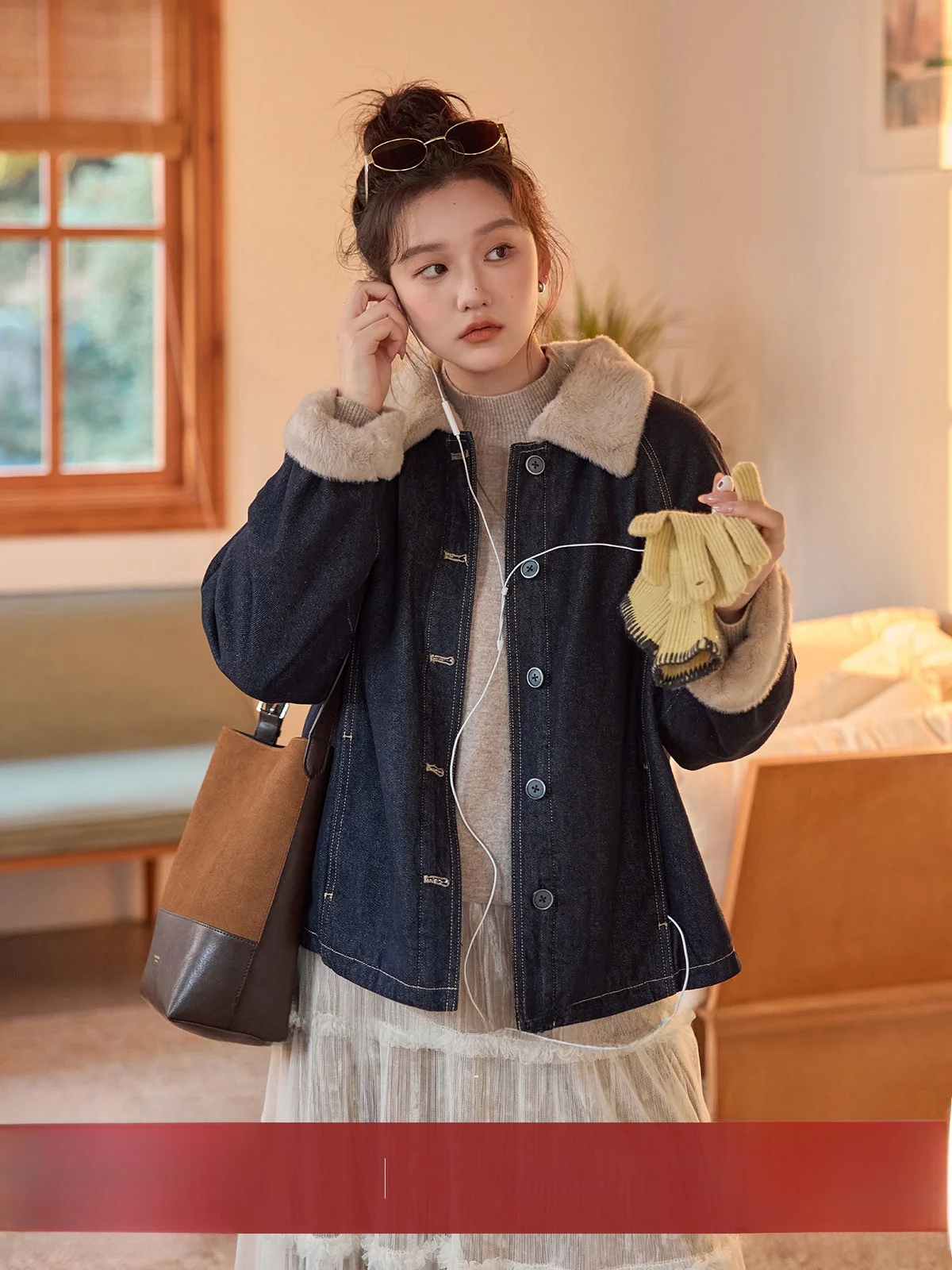 

Утепленная куртка из флиса с прямым кроем, вставками на плечах и элементами из кроличьего меха, зимняя верхняя одежда