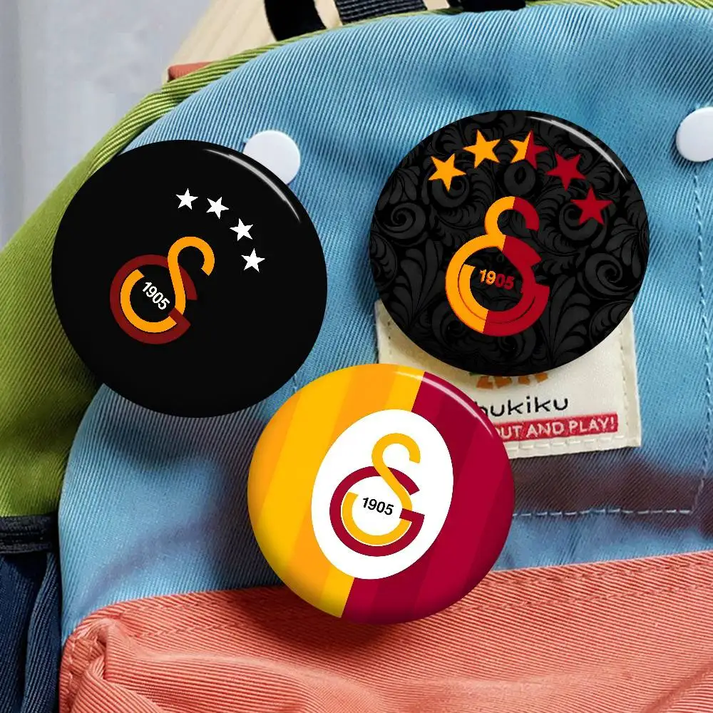 Turkey Sport-G-Galatasaray Club Round Button Pins Slogan Creative Brooches Backpack Clothes Decoration Cartoon Jewelry Gifts