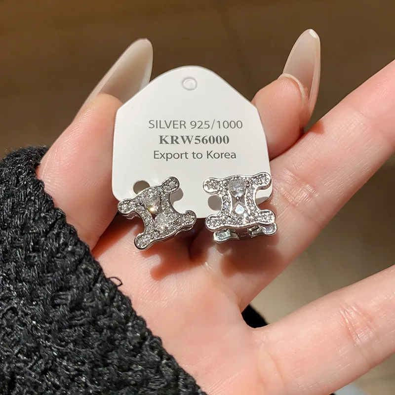 

Reversible Square Ear Cuff Double Sided Zircon Earrings for Women Geometric Minimalist Elegant Ear Jewelry Hypoallergenic Gift