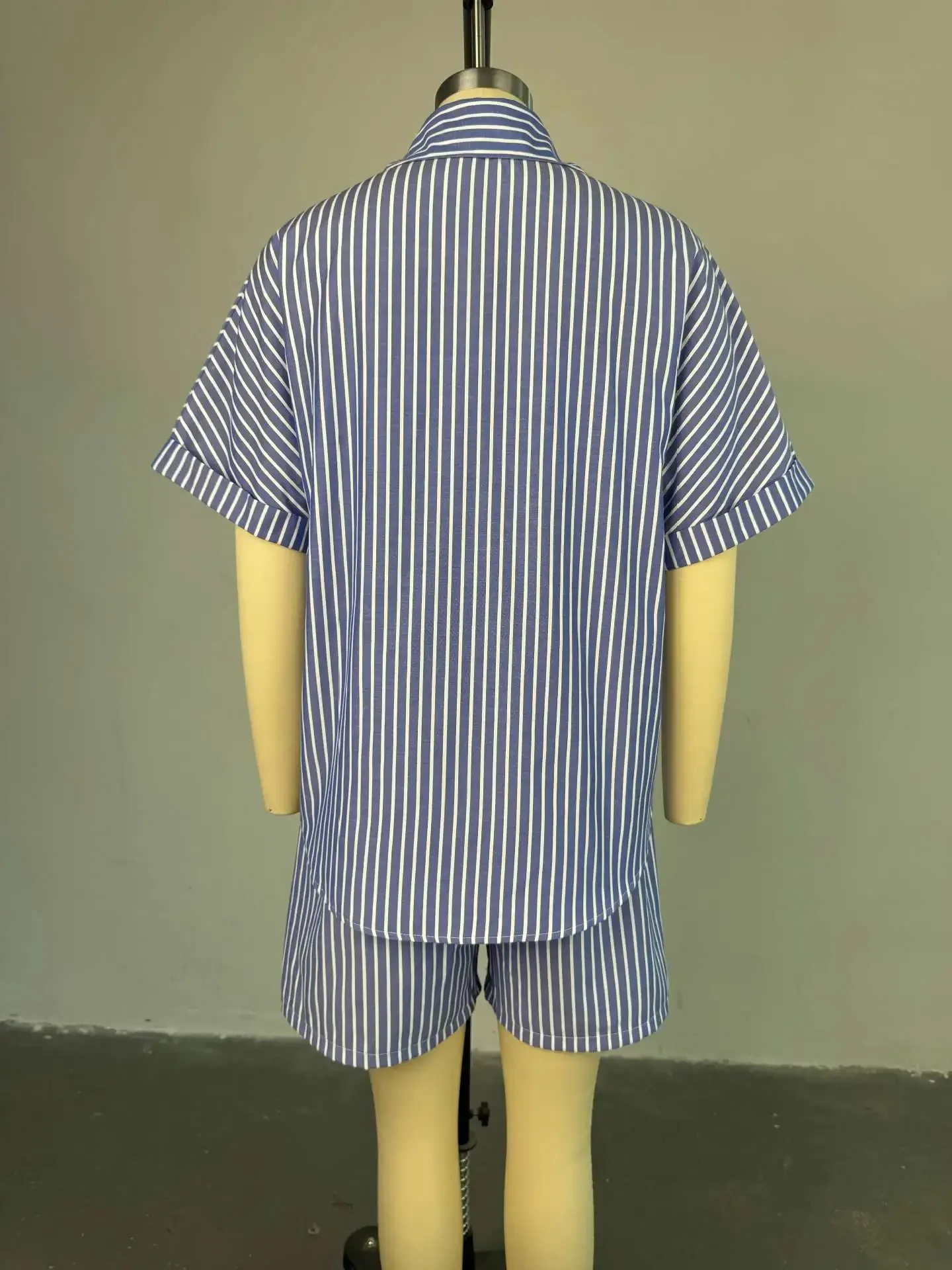 Set Wanita Bergaris Fashion T-shirt dan Celana Pendek Lipat Lengan Setengah dan Celana Pendek Pakaian Olahraga Dua Potong Set Chic Musim Panas 2025