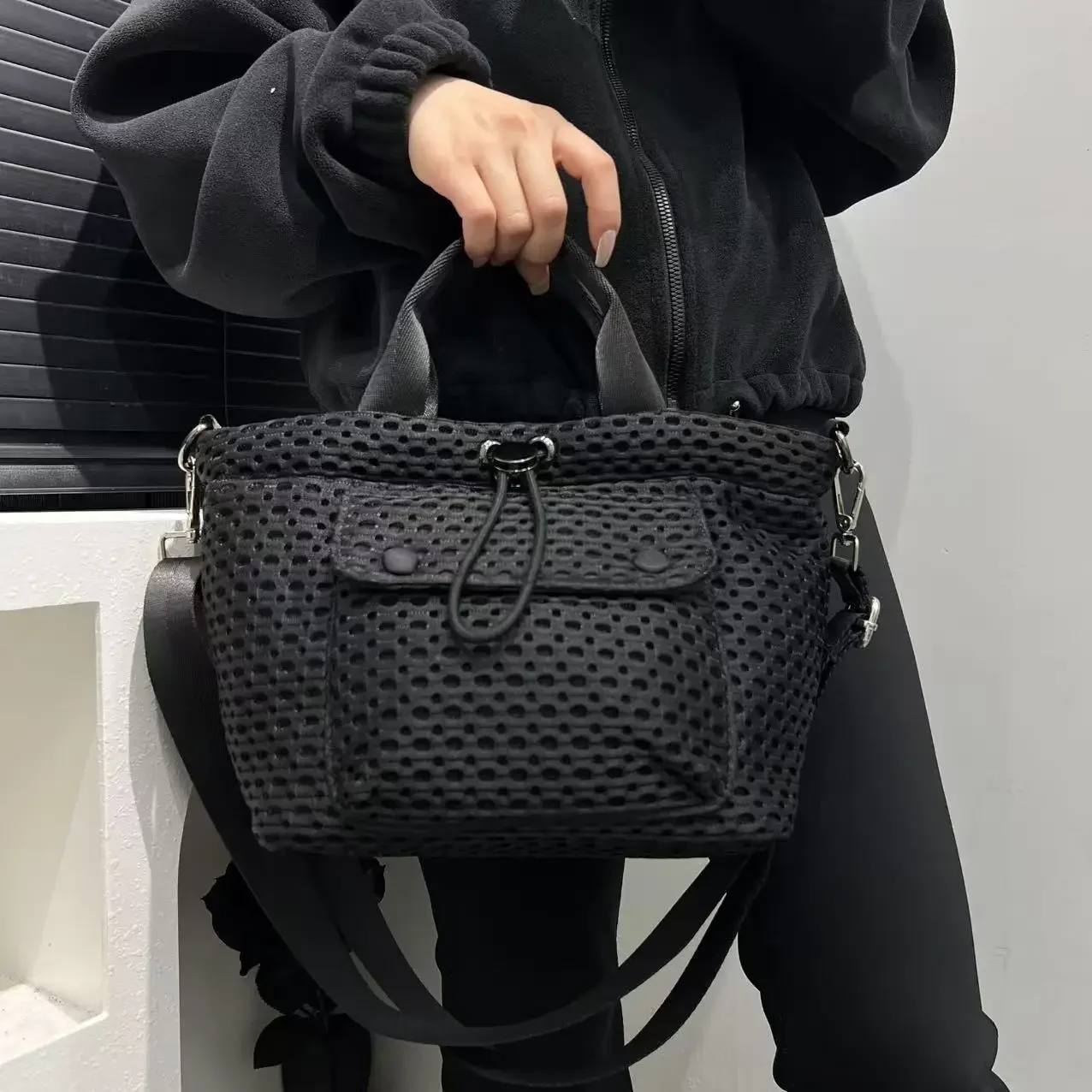 Ladies' fashionable mesh lightweight front pocket handbag casual simple messenger bag