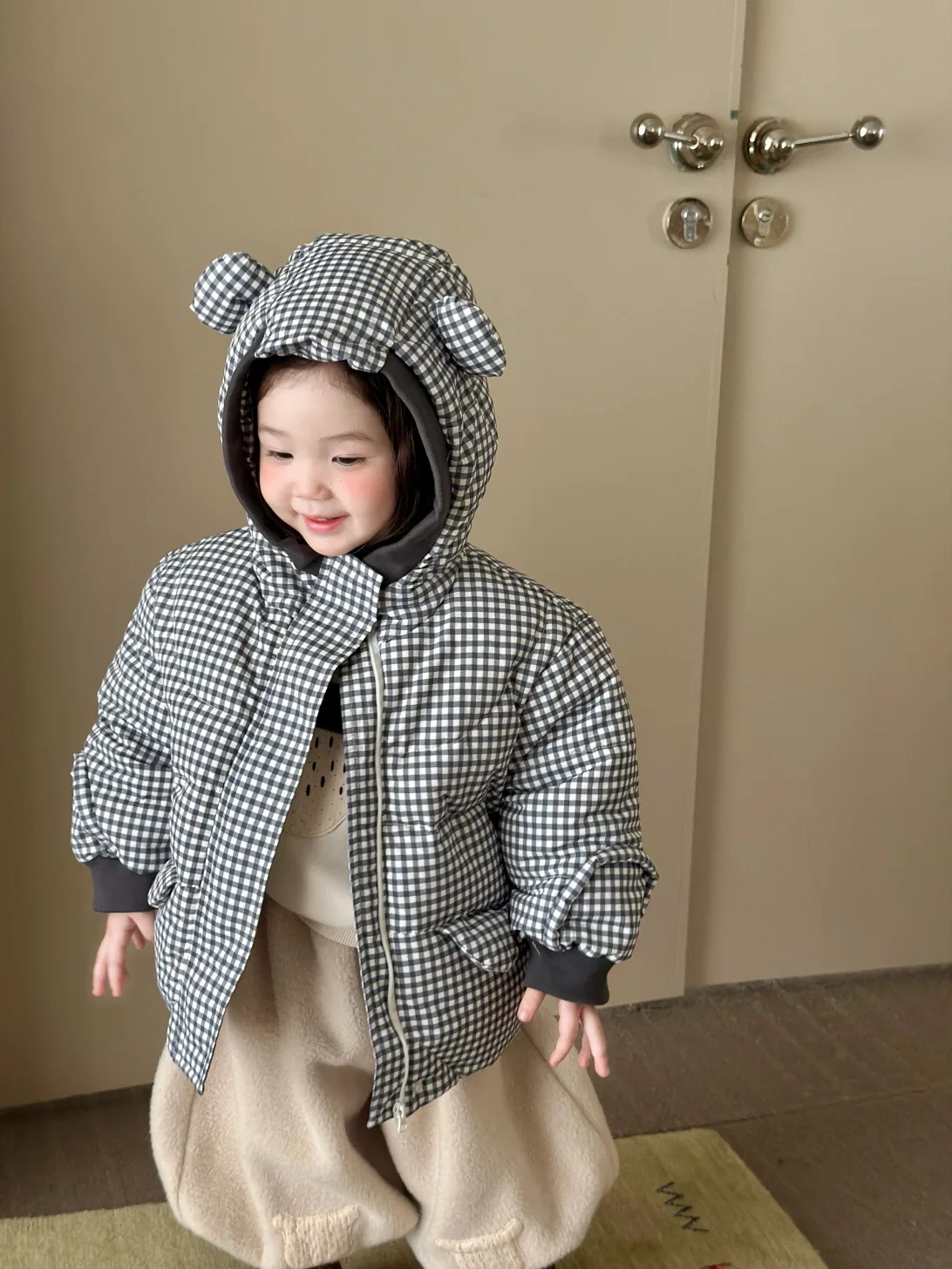 2026 Winter New Baby Quilted Jacket Plus Velvet Thick Girls Warm Hooded Plaid Coat Infant Toddler Cotton Padded Jacket