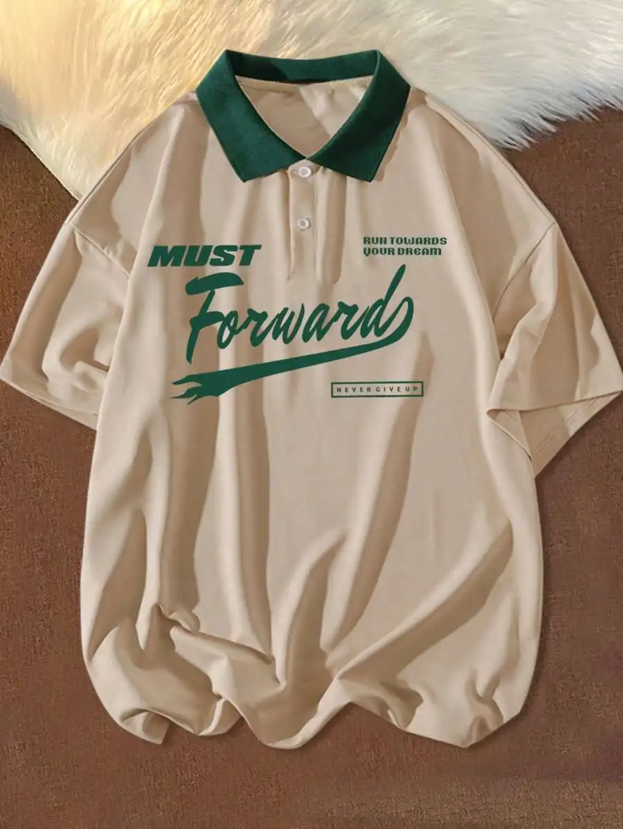 

Мужская рубашка-поло оверсайз с контрастным воротником и принтом, со спущенным плечом