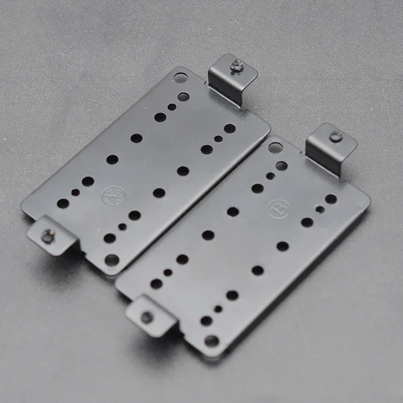 2 pezzi durevoli Pickup per chitarra Humbucker placcato in ottone-nero piastra di Base Pickup per ponte per parti di chitarra