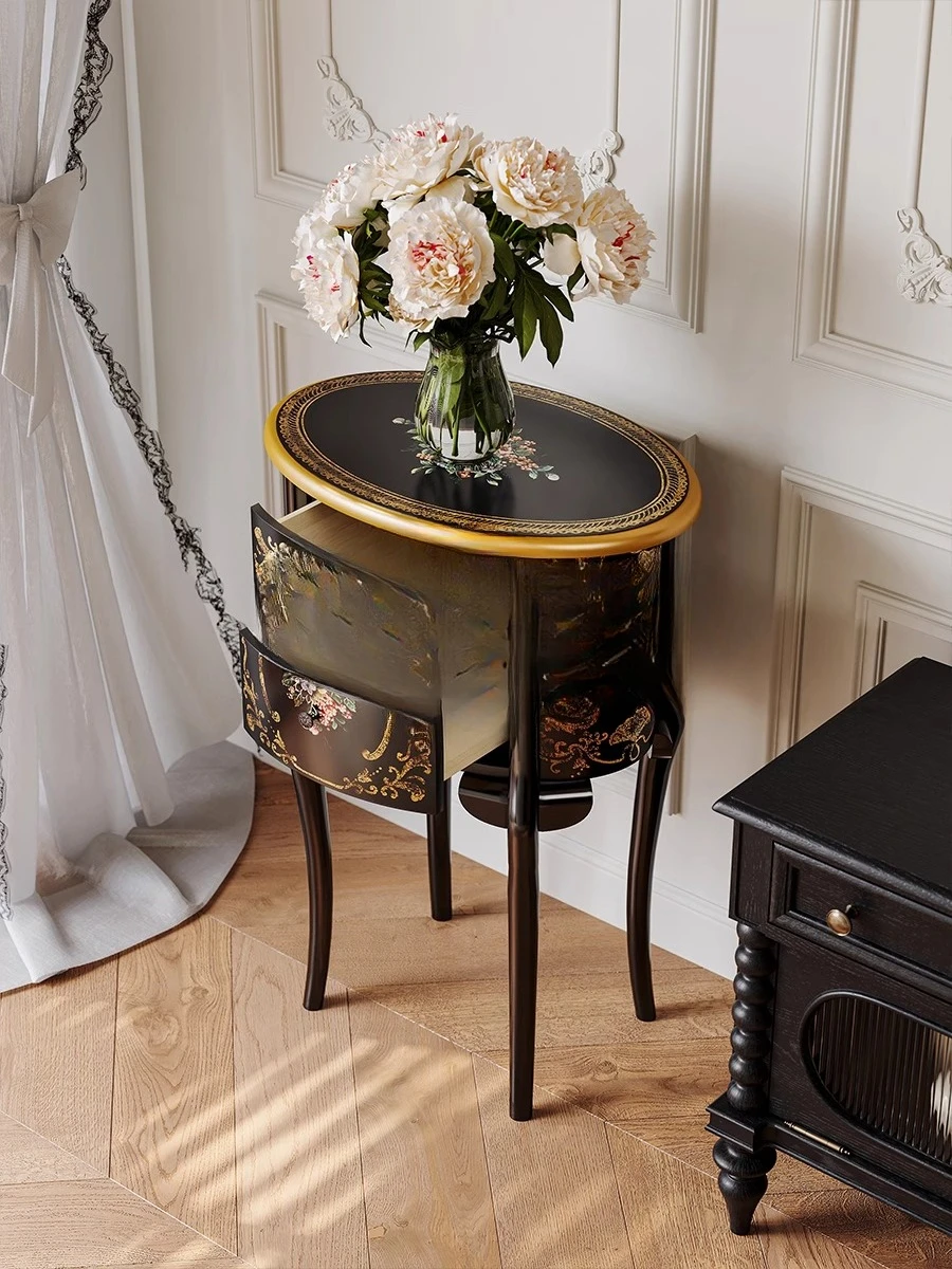 Lato pochi divani retrò da soggiorno americani dipinti a mano, piccoli angoli