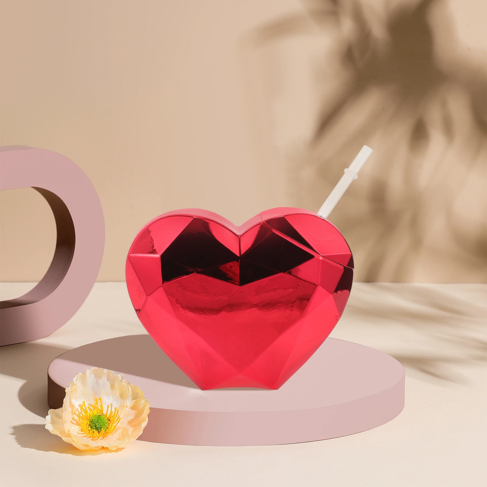 

2 шт., соломенная чашка в форме сердца, 600 мл, красный стакан, пластиковый стакан для напитков, контейнер для напитков для вечеринки