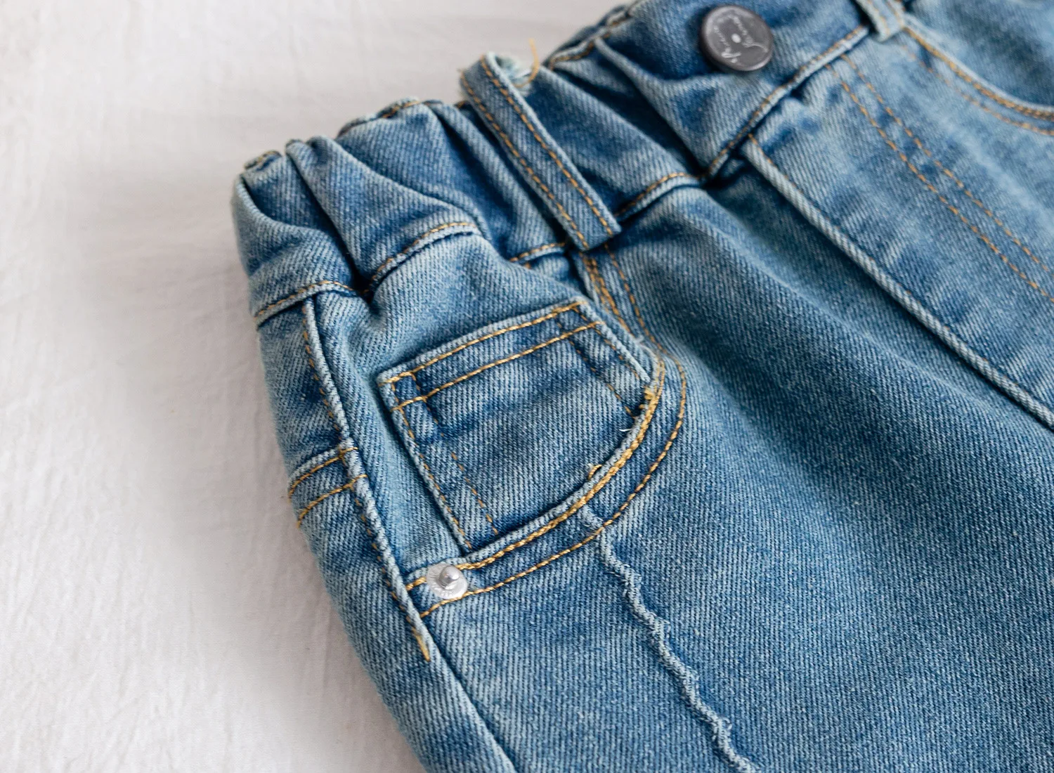 Lockere, ausgestellte Babyhose für Frühling und Herbst, dehnbare, lange Hose für Mädchen, weiche, lässige Jeanshose, trendige Hose für Schülerinnen, Kinder. – Detail 6
