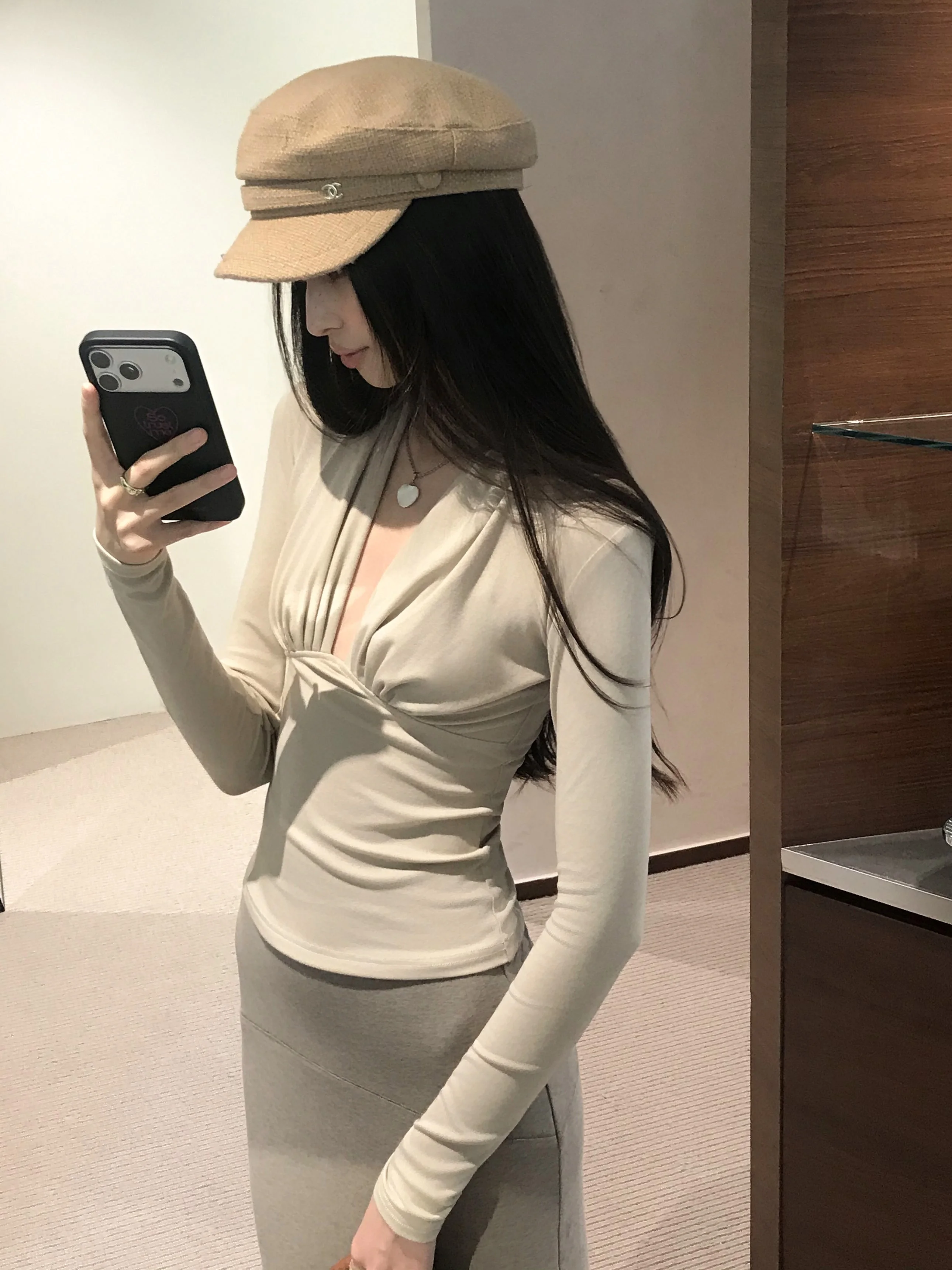 Audwyn Women's Long Sleeve Deep V Neck T-Shirt Elastic Slim Fit Short Commute Personality Top Street Style Standard Edition