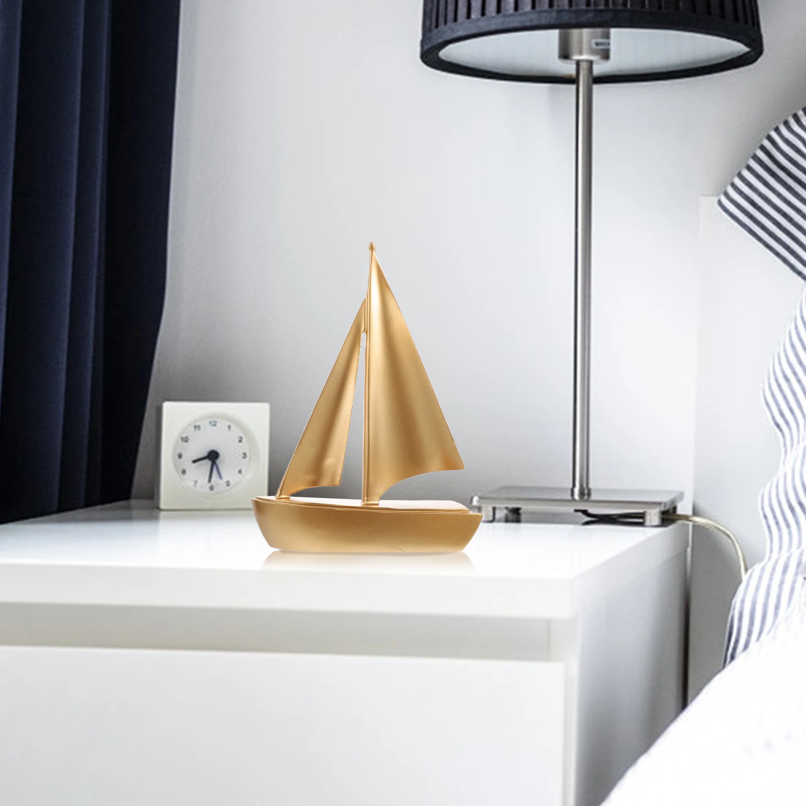 

Resin Sailboat Model Decorative Adornment Sculpture Figure Novelty Office Desk Decoration Premium Handcrafted Exquisite