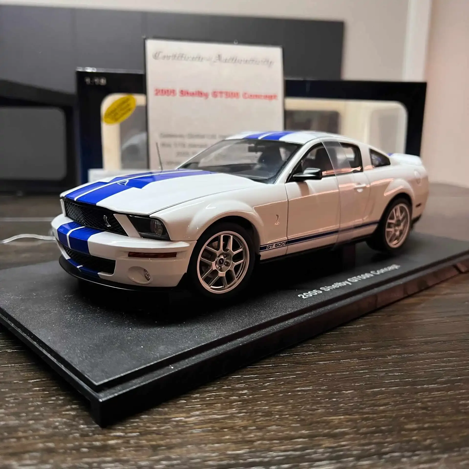 Autoart 1:18 Shelby GT500 2005 Simulatie Limited Edition Volledig Open Alloy Metalen Statisch Automodel Speelgoed Cadeau