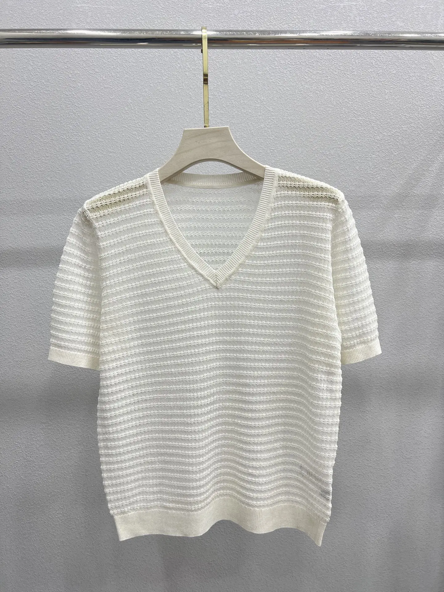 

2026 Summer New V-Neck T-Shirt For Women, Loose Fit, Slimming, Knitted Top, Women'S Shirt