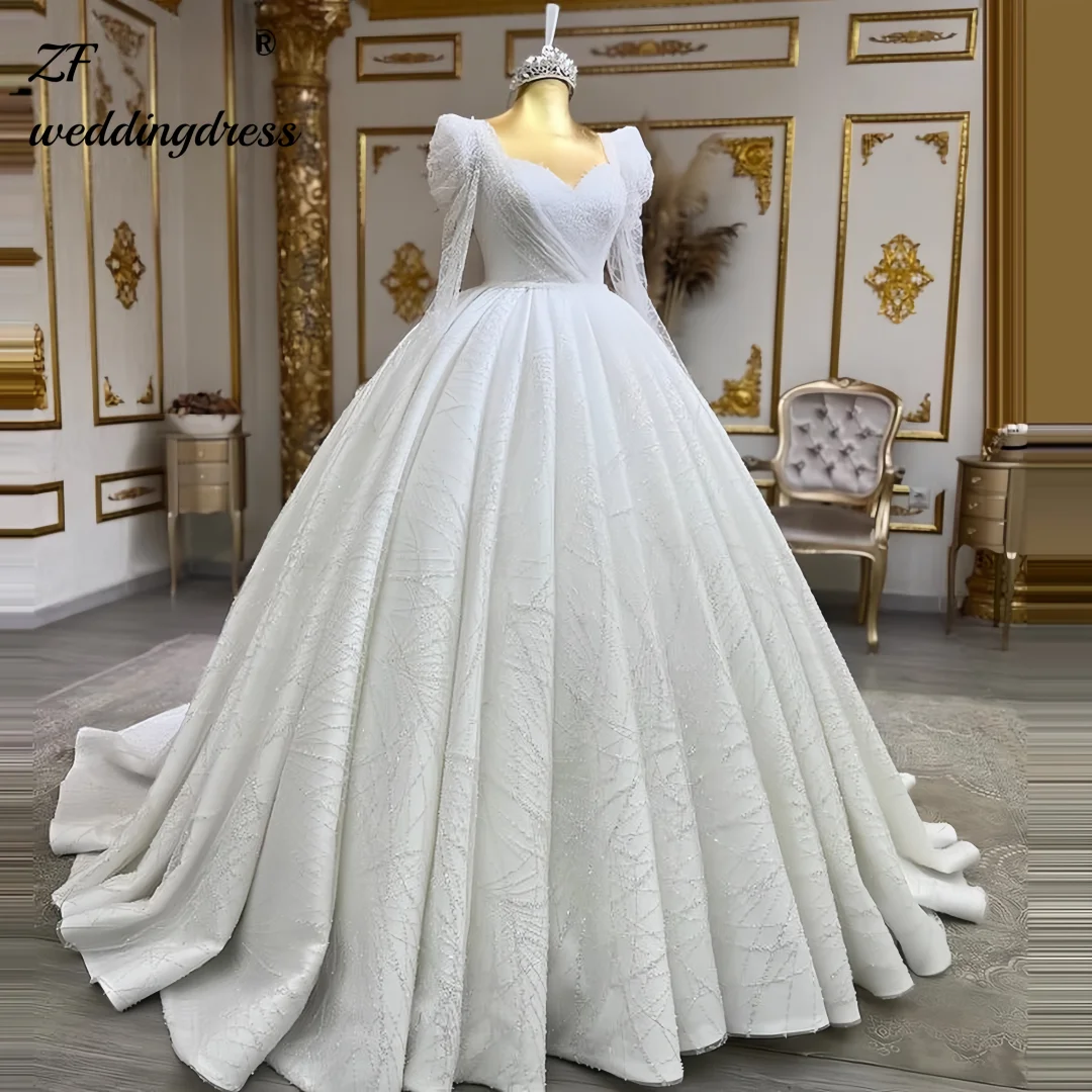 

Custom-made elegant bridal gowns, glittering sequined beaded wedding dresses, luxurious ball gowns, long gowns, front hall De No