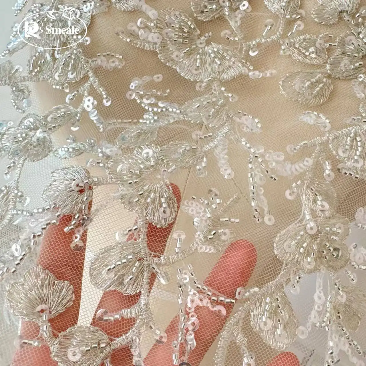 Silberfaden-Bestickter Spitzenkragen. Hochzeitskleid V-Ausschnitt Mittig Vorne auf der Brust Besticktes Dekor Perlenbesetzte Spitze Handgefertigt DIY – Detail 6