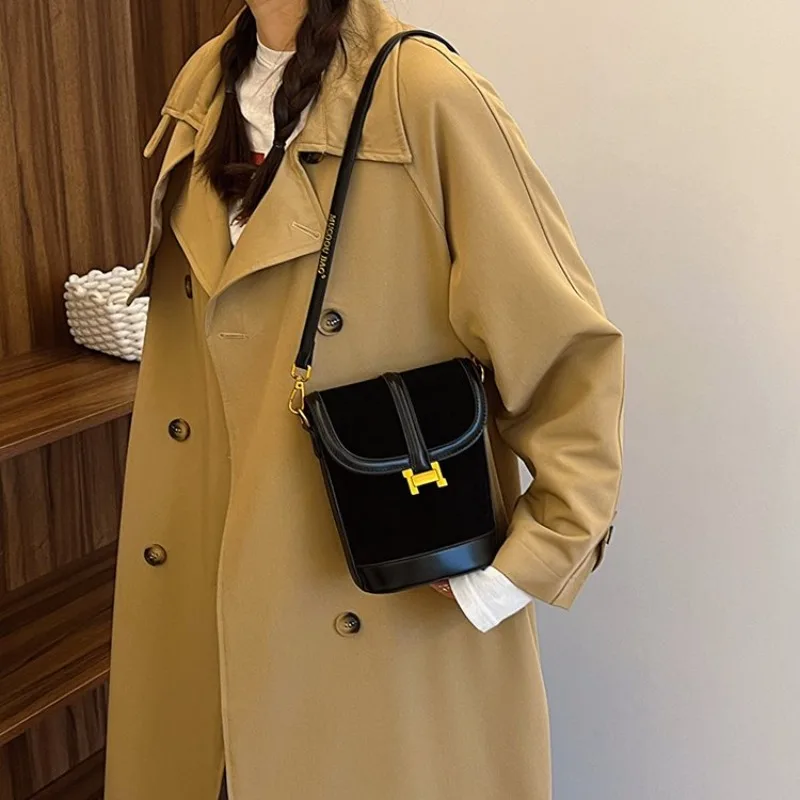 

Sophisticated 2025 New European Style Ladies Bag - Light Luxury Versatile High-End Shoulder Bag for Women