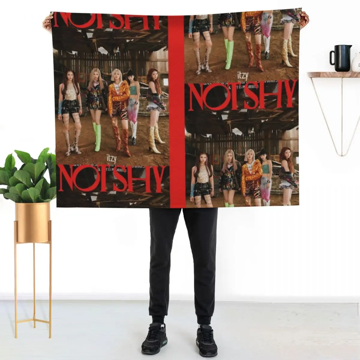 ITZY Not Shy Fans Everywhere, gift for girlfriend or boyfriend Throw Blanket Cute Thin Soft Big Travel halloween Blankets