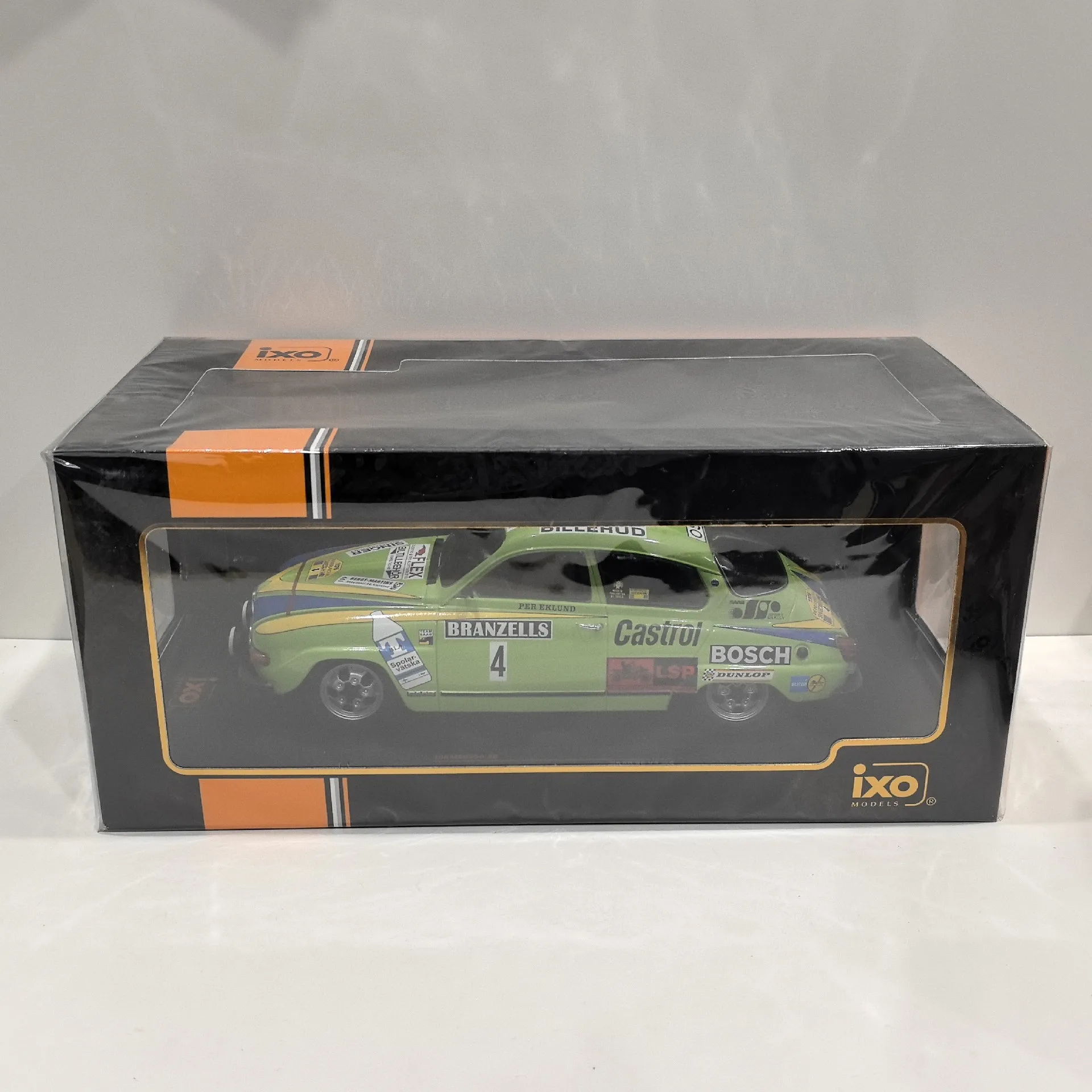 

Diecast IXO 1/18 Scale SAAB 96 V4 #4 1976 Saab Racing Alloy Car Model Collectible Toy Gift Souvenir Display Ornament
