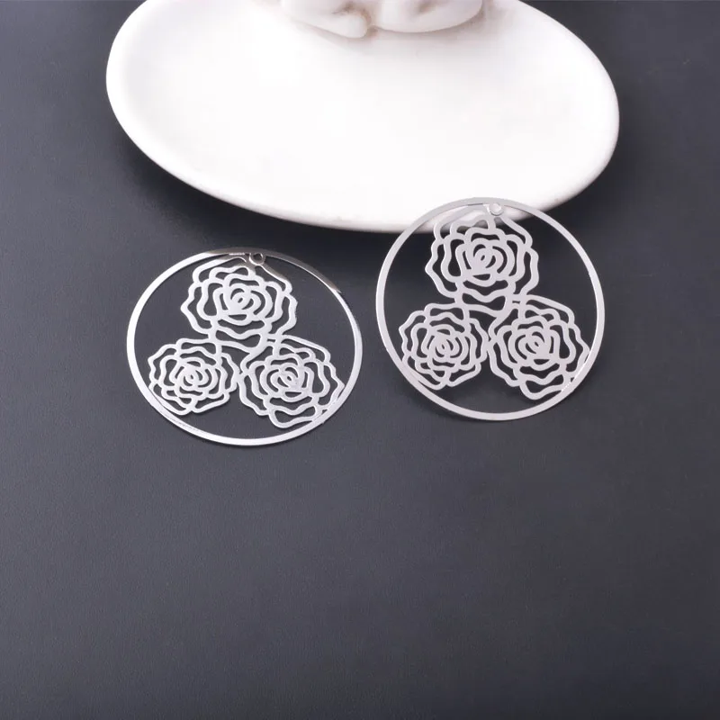 20 Stück AB932 Messing-Schmuckanhänger in Hellgolden, Große Runde Blumen-Charms, Bemalte Anhänger für DIY Damen-Ohrringe und Accessoires – Detail 7