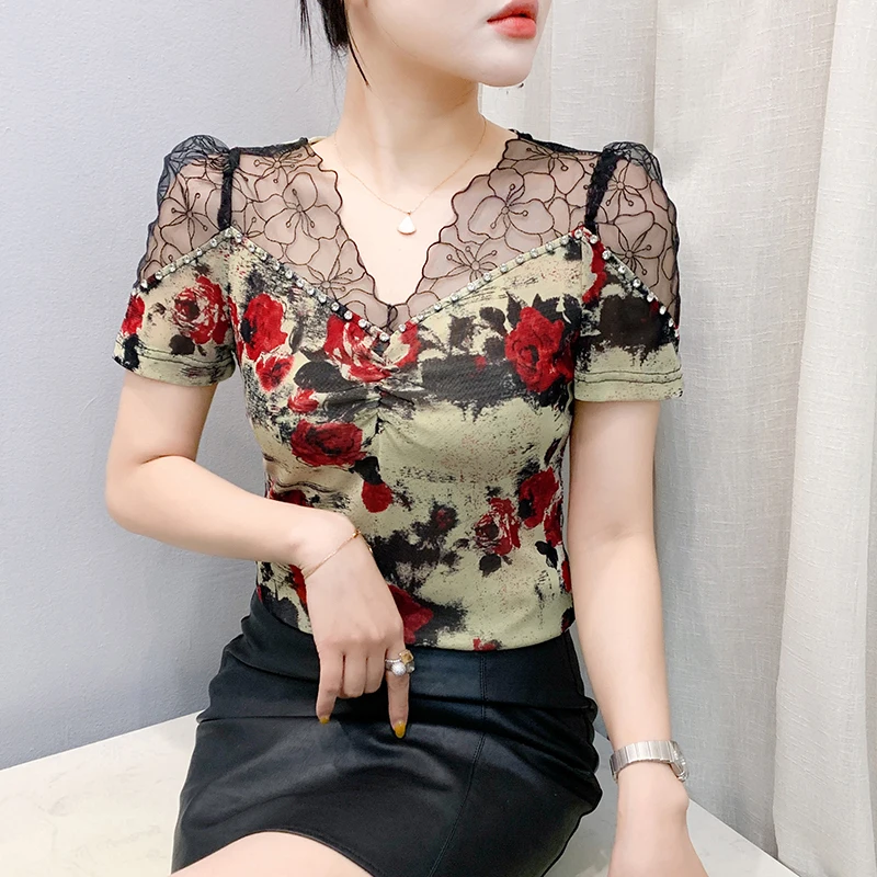 MadBlack – europäisches Damen-T-Shirt, sexy V-Ausschnitt, bedruckt, Diamantspitze, Streetwear, kurzärmeliges, schmales Mesh-T-Shirt, Sommer 2025, T55736CC