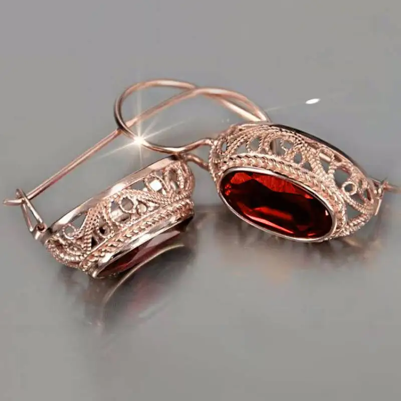 Huitan Hohldesign-Tropfenohrringe für Damen, eingelegt mit hellen ovalen roten/blauen CZ-Steinen, Vintage-Accessoires, schicker Schmuck für Party, Hochzeit