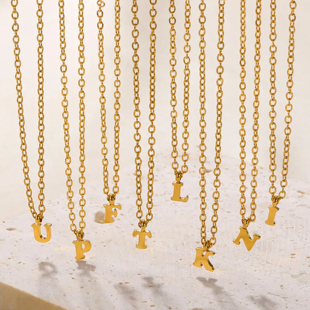 Edelstahl A-Z Anfangsbuchstaben Halskette für Frauen vergoldet Mini 26 Alphabet Anhänger Schlüsselbein Halsband Ketten Schmuck Geschenke