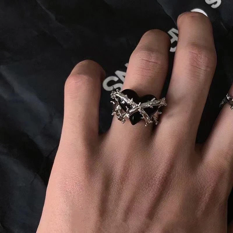 Kpop Gothic Aesthetic Metal Thorns Love Heart Punk Open Ring For Women Girls Fashion Vintage Jewelry Y2K EMO Grunge Accessories