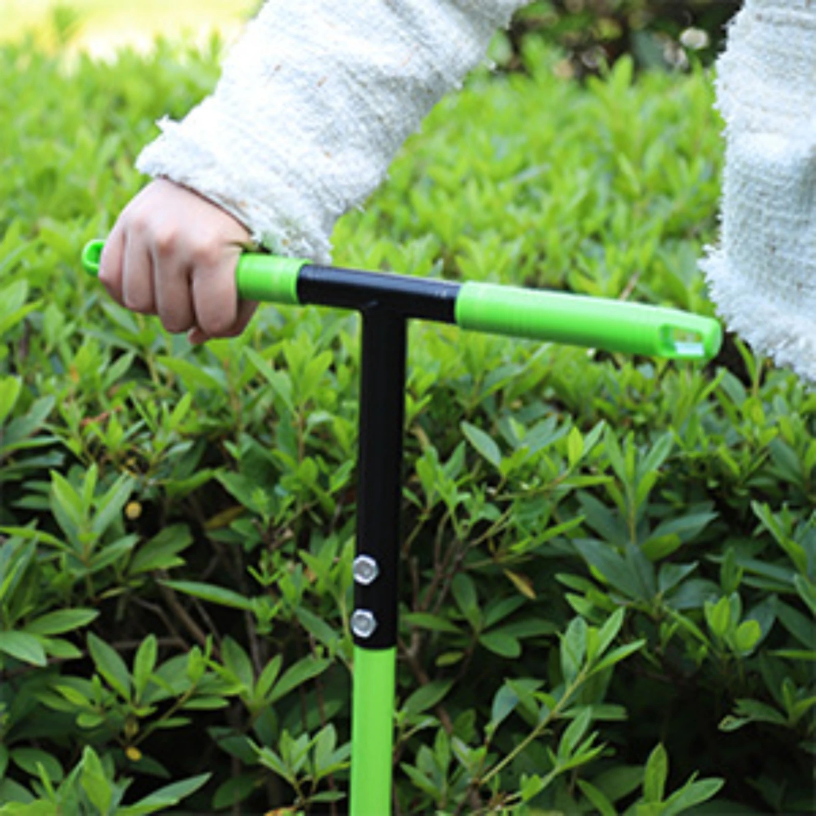 Transplanting Tool T Handle Garden Digger Soil Digging Tool Foot Pedal Design Unwanted Plants and Hole Digger Standing Position