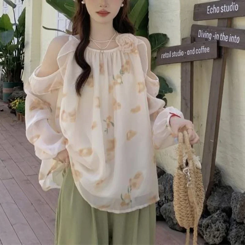 2024 New Summer French Retro Art Hong Kong Style Fashion Round Neck Off Shoulder 3D Flower Exquisite Print Loose Small Shirt