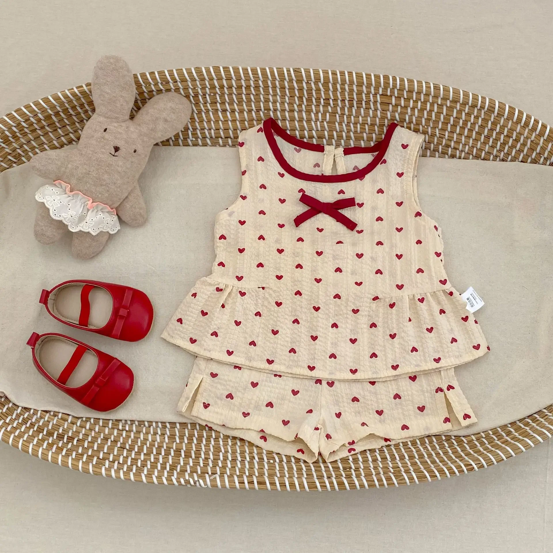 

2026 Summer Baby Girl Heart Print 2PCS Outfit Sleeveless Top + Shorts Set Infant Casual Summer Clothes for Newborn