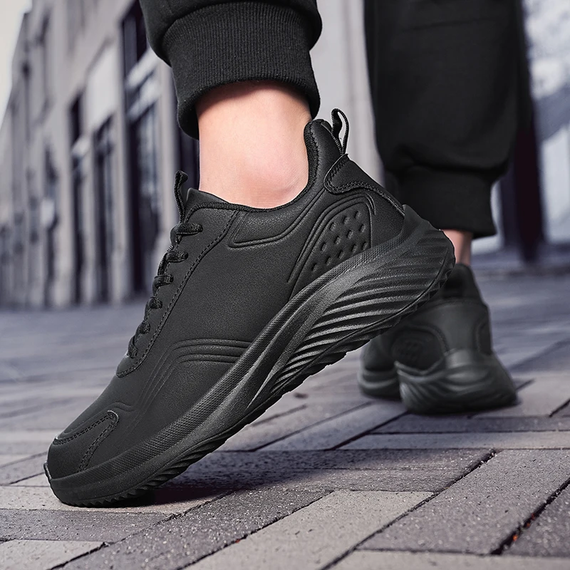 

Мужские кроссовки из искусственной кожи, легкие прогулочные кроссовки на шнуровке, спортивные кроссовки на плоской подошве для фитнеса, удобные дышащие черные лоферы, размер 40-48