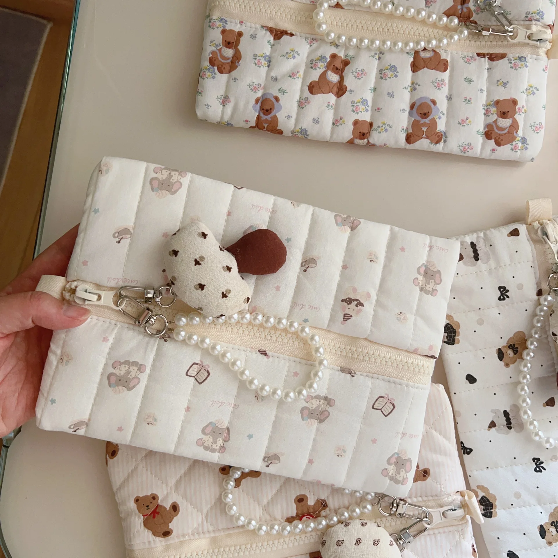 Bolsa de almacenamiento portátil de oso Vintage, bolsa para teléfono móvil, bolsa de maquillaje para lápiz labial, bolsa de acabado de viaje, colgante a juego y cadena de perlas