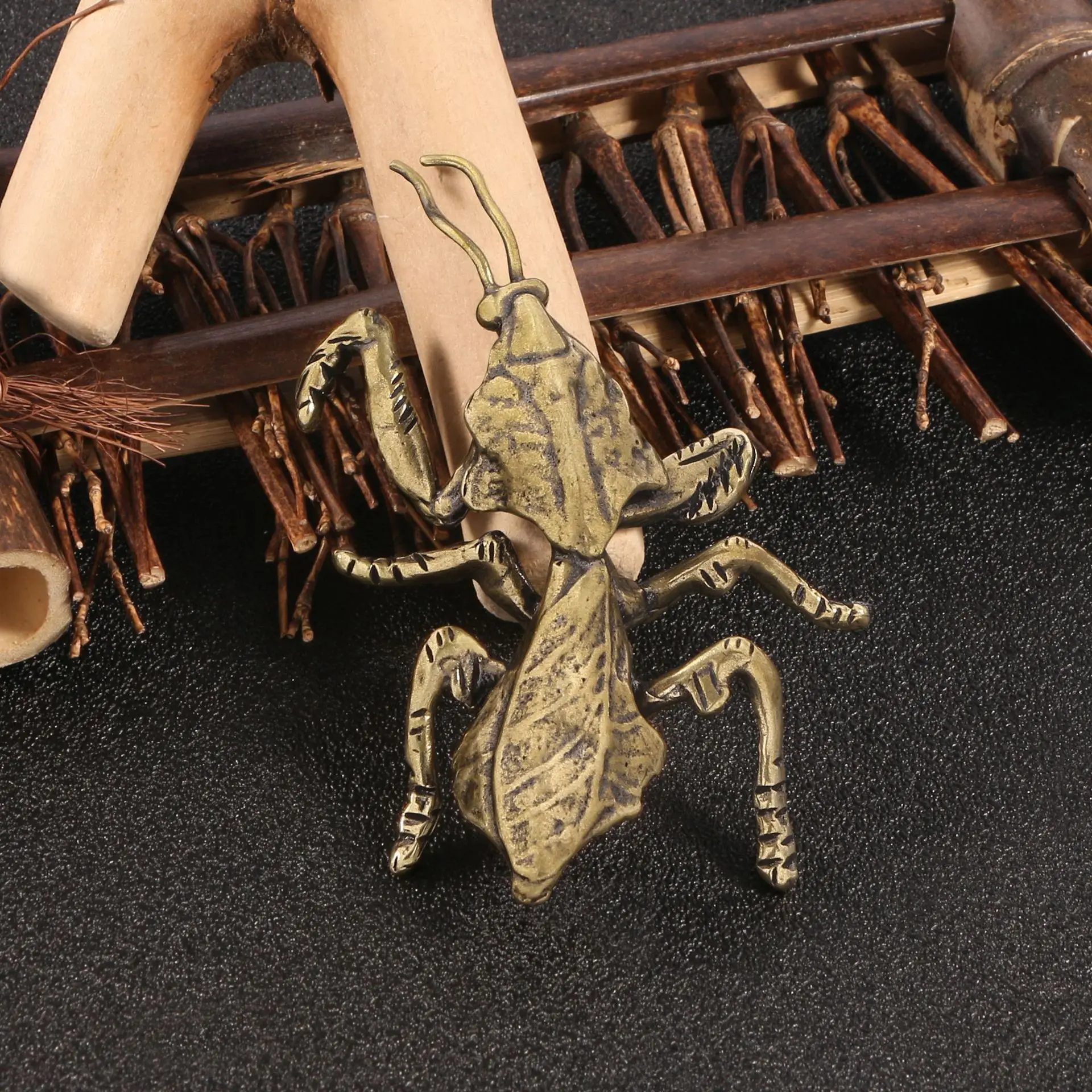 

Brass Gaint Devil’s Flower Mantis Copper Figurines Insect Miniatures Desktop Decoration Micro Carved Antique Retro Home Decor