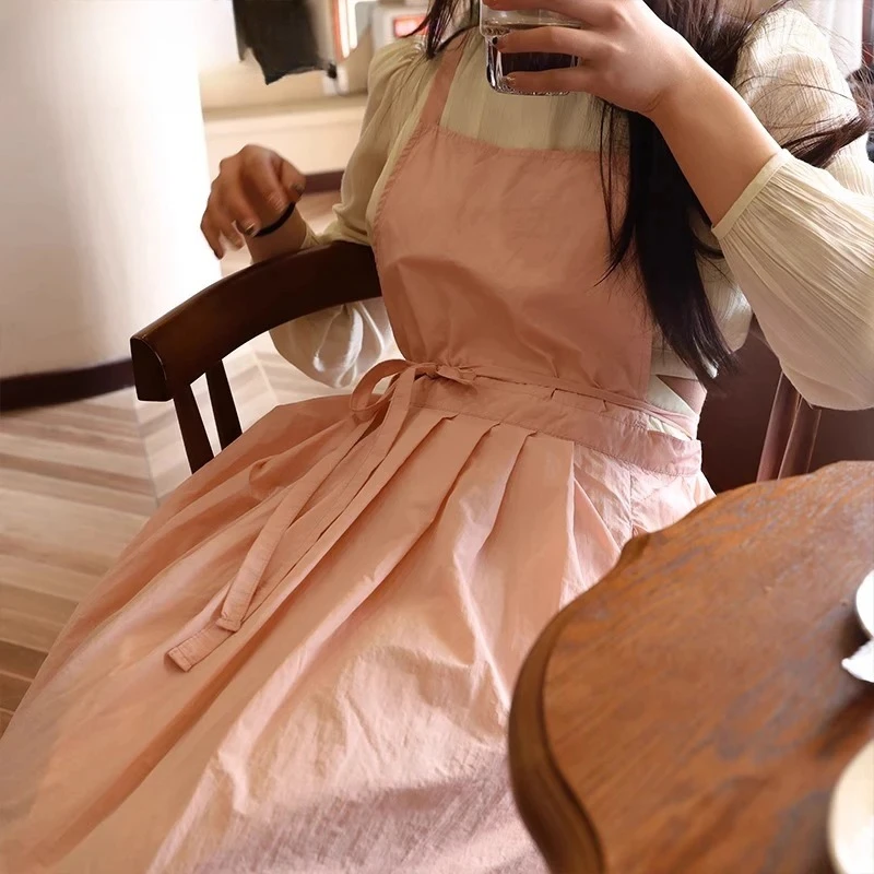 

Легкий водоотталкивающий фартук для салонов красоты и маникюрных студий, маслоотталкивающий, длинный плиссированный женский кухонный фартук-платье с карманами