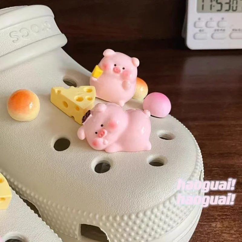 10Pcs 3D Cheese Pig Shoe Charms Adorable Cartoon Detachable DIY Shoe Decor Ornaments for Clogs Bubble Slides Sandals Gifts