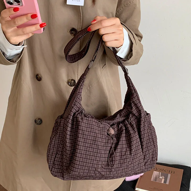 bolsas-de-ombro-de-nylon-coreanas-moda-simples-bolsa-tote-com-ziper-e-estampa-xadrez-bolsas-plissadas-cloud-nova-bolsa-de-ombro-transversal-para-o-dia-a-dia