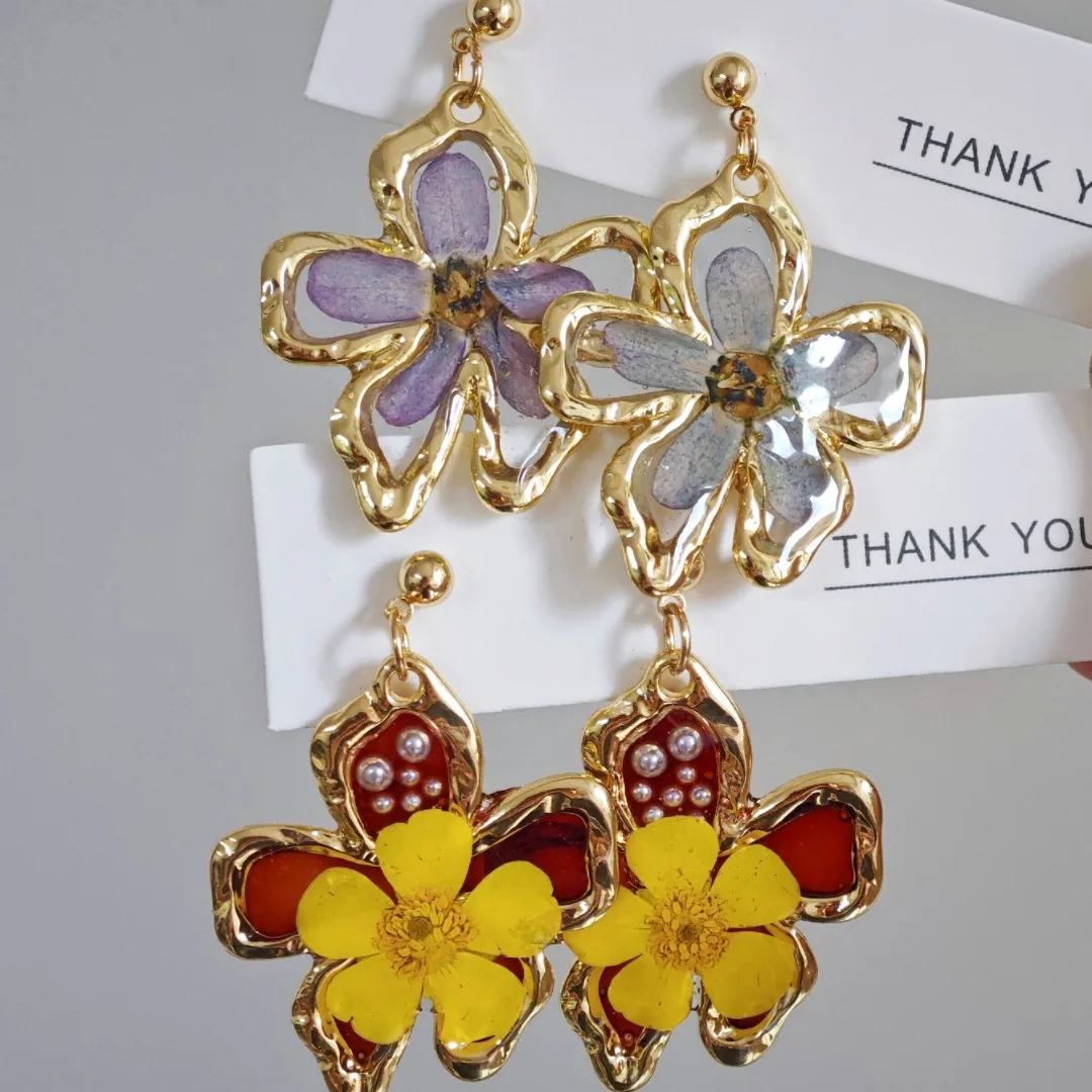 

3311 Wholesale Vintage Handmade Crystal Resin Dried Flower Earrings Daily Versatile New Flower Earrings Christmas Birthday Gift