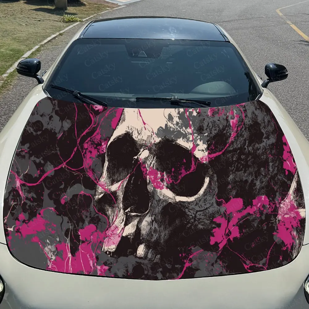 ملصق سيارة على شكل جمجمة مع زهور وردية وعنصر ديناميكي، دمج فني بتصميم قوطي رومانسي، مما يخلق لونًا جريءًا فنيًا #3