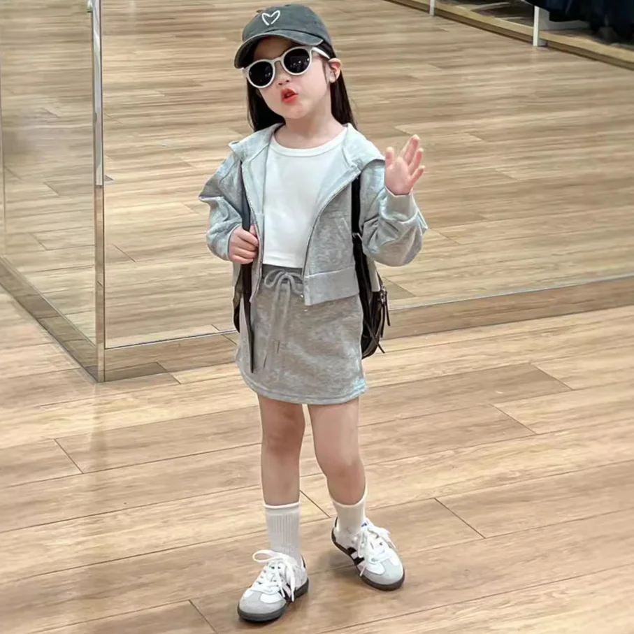 

2024 Autumn Girls Short Hooded Sweatshirt + Short Skirt + White Short-sleeved T-shirt 3-piece Sets for Children