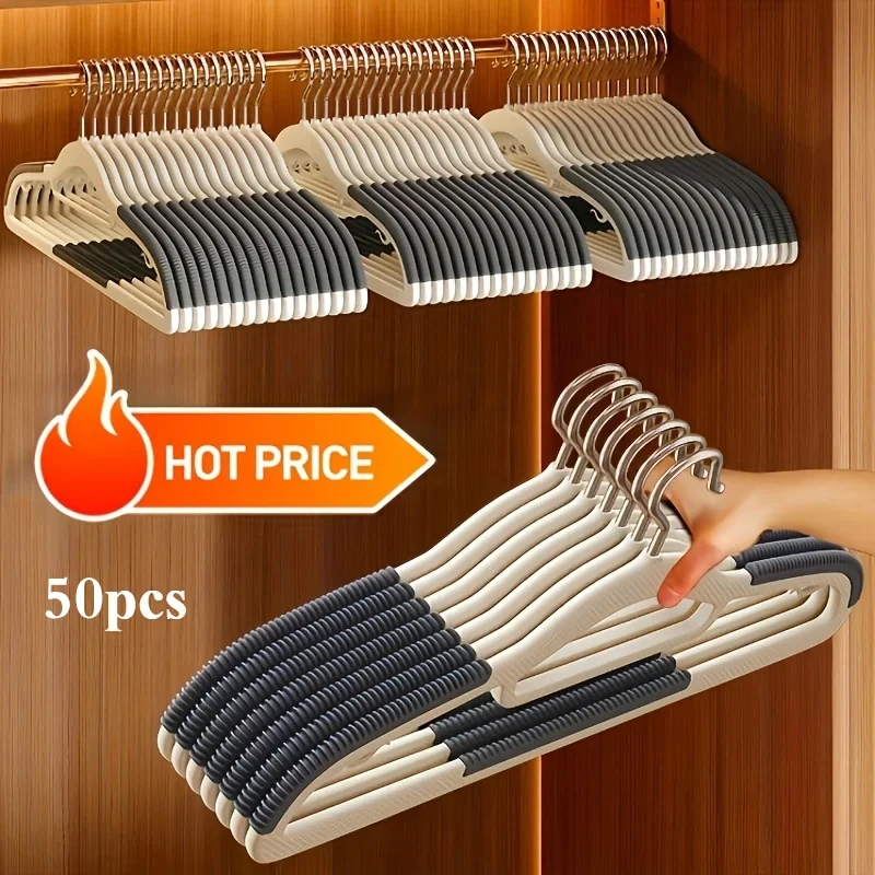 50 قطعة من الشماعات عالية الجودة توفر المساحة وحماية الكتفين - متينة للاستخدام في المنازل وأماكن العمل.