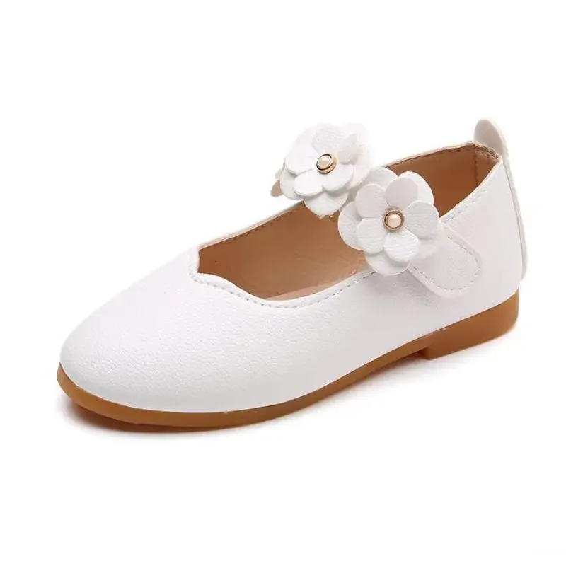 2019 estate Ragazze Principessa Scarpe in pelle per bambini Scarpe eleganti Sandali Fiori Moda Matrimonio bianco Scarpe basse per la scuola dei