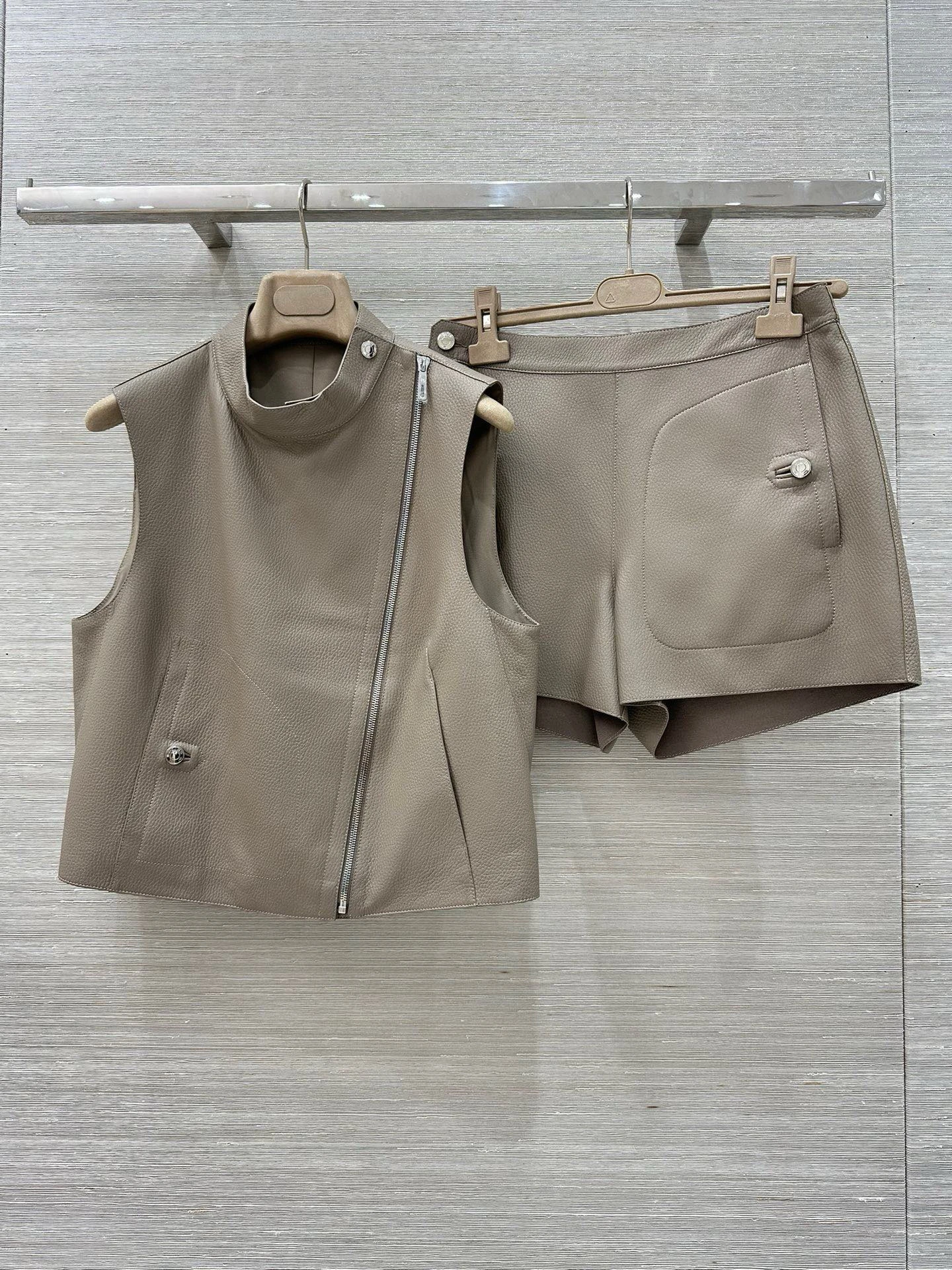 

Новинка! Комплект из новозеландской овчины: жилет без рукавов и шорты на молнии. Повседневный модный осенний комплект для женщин, универсальный размер.