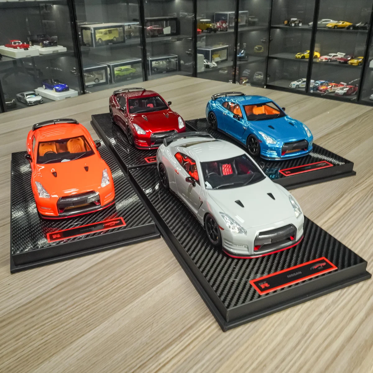1:18 YY Model Nissan GT-R (R35) Resin car Model boys' toy, adult collectible.Gift Collection. Home Decorative Accessories.