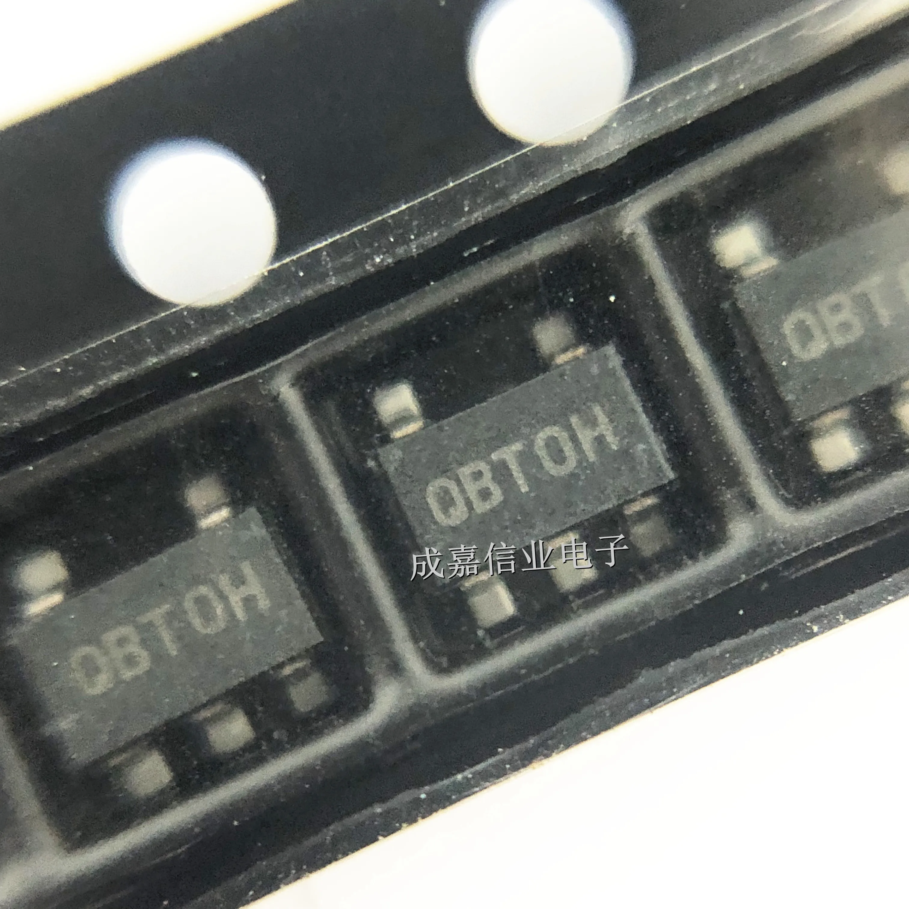 10pcs/Lot RP114N251D-TR-FE SOT-23-5 MARKING;QBT LDO Voltage Regulators 2.5V 300mA Operating Temperature:- 40 C-+ 85 C