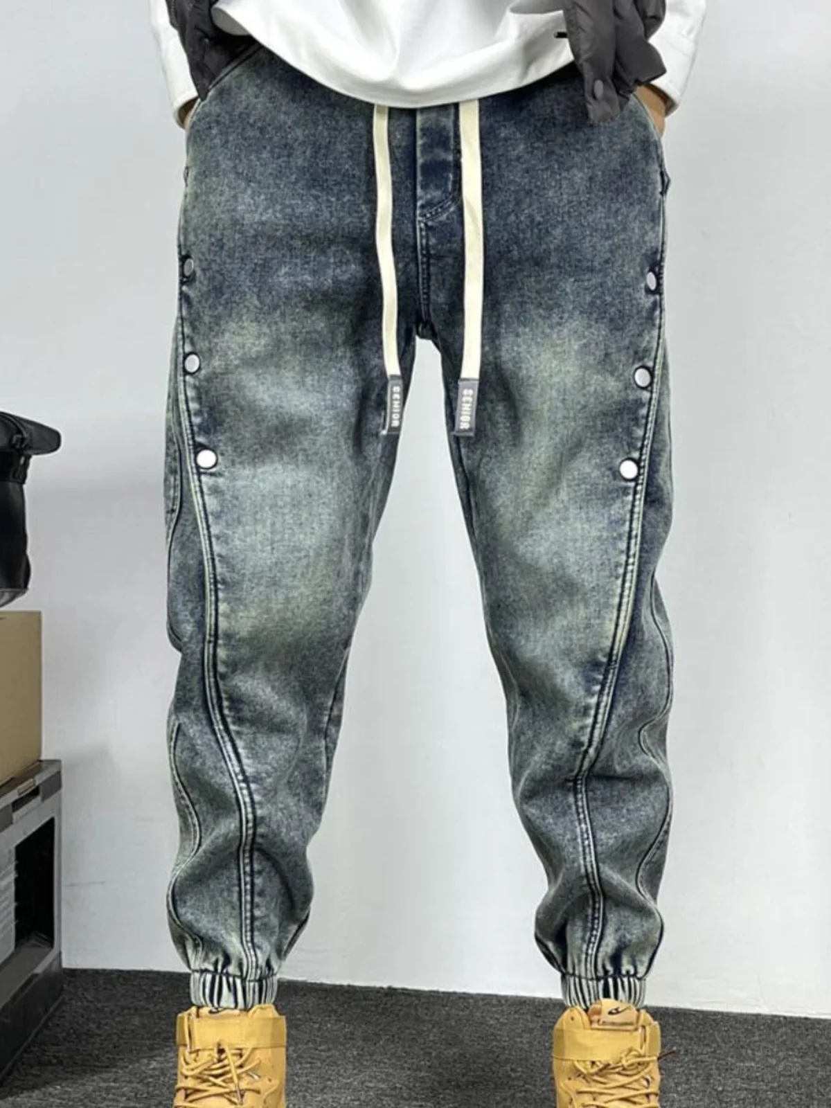 

Retro Waed Blue Men's Jeans Spring Autumn Trendy Loose Cuffed Harem Pants Cool Casual Trousers with Button Decorations