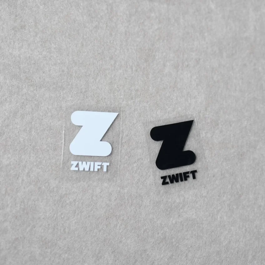 4 Stück/Set ZWIFT-Stil Wasserdichte Aufkleber Schwarz-Weiß Vinyl-Sticker für Fahrrad Radhelm Laptop Handy Dekoration