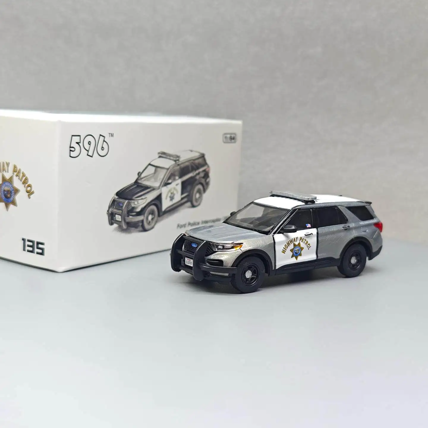 

596 1:64 2020 Explorer California Highway Patrol-CHP Alloy simulation Mini Car Model Hobby Collection Decoration Toy Gift