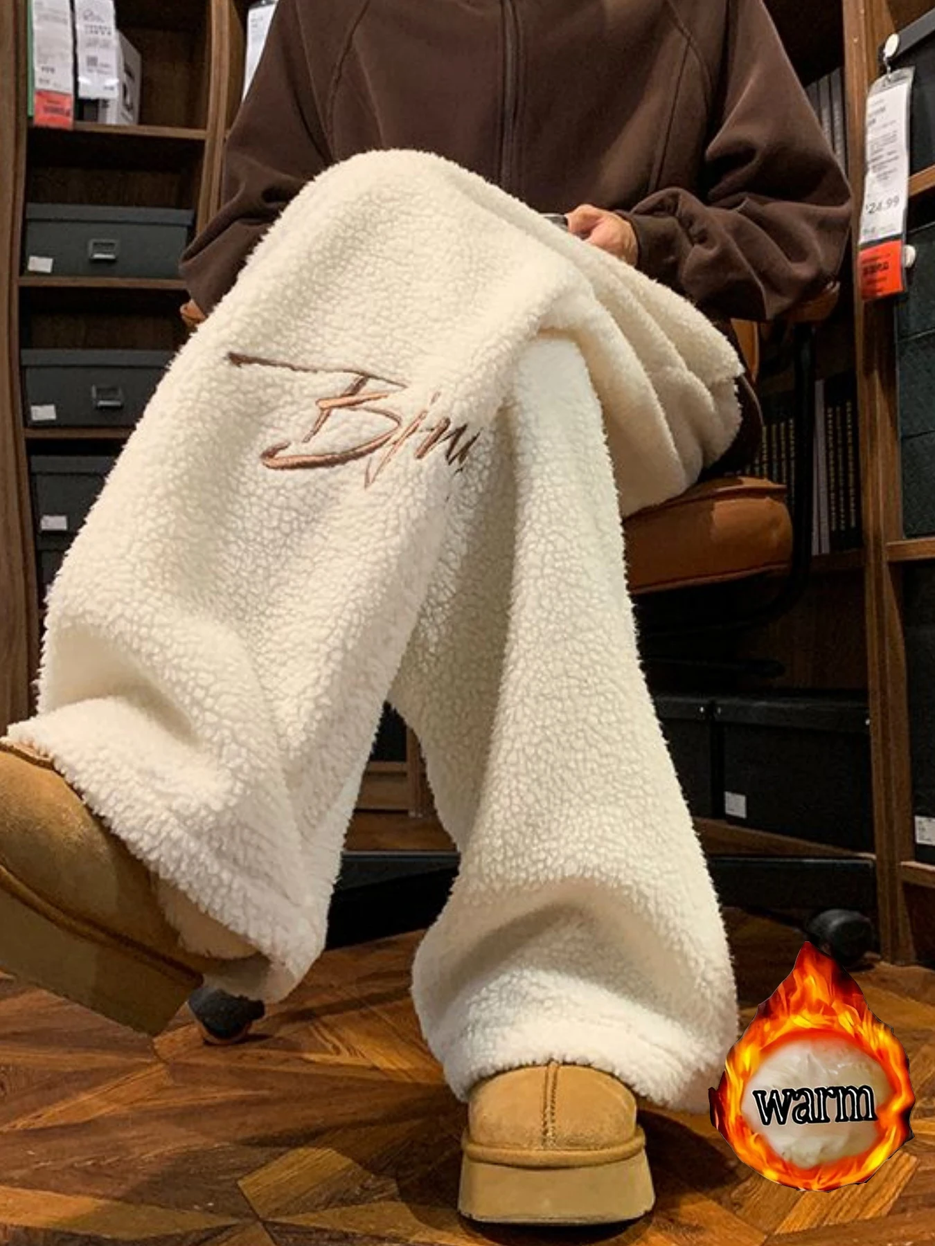 겨울용 방한 양면 플리스 캐주얼 스트레이트 팬츠, 자수 레터링이 있는 새로운 디자인, 루즈하고 다용도, 청소년을 위한 스포티하고 따뜻한 면 팬츠, 드레이프 와이드 팬츠, 트렌디한 플리스 안감과 두꺼운 팬츠