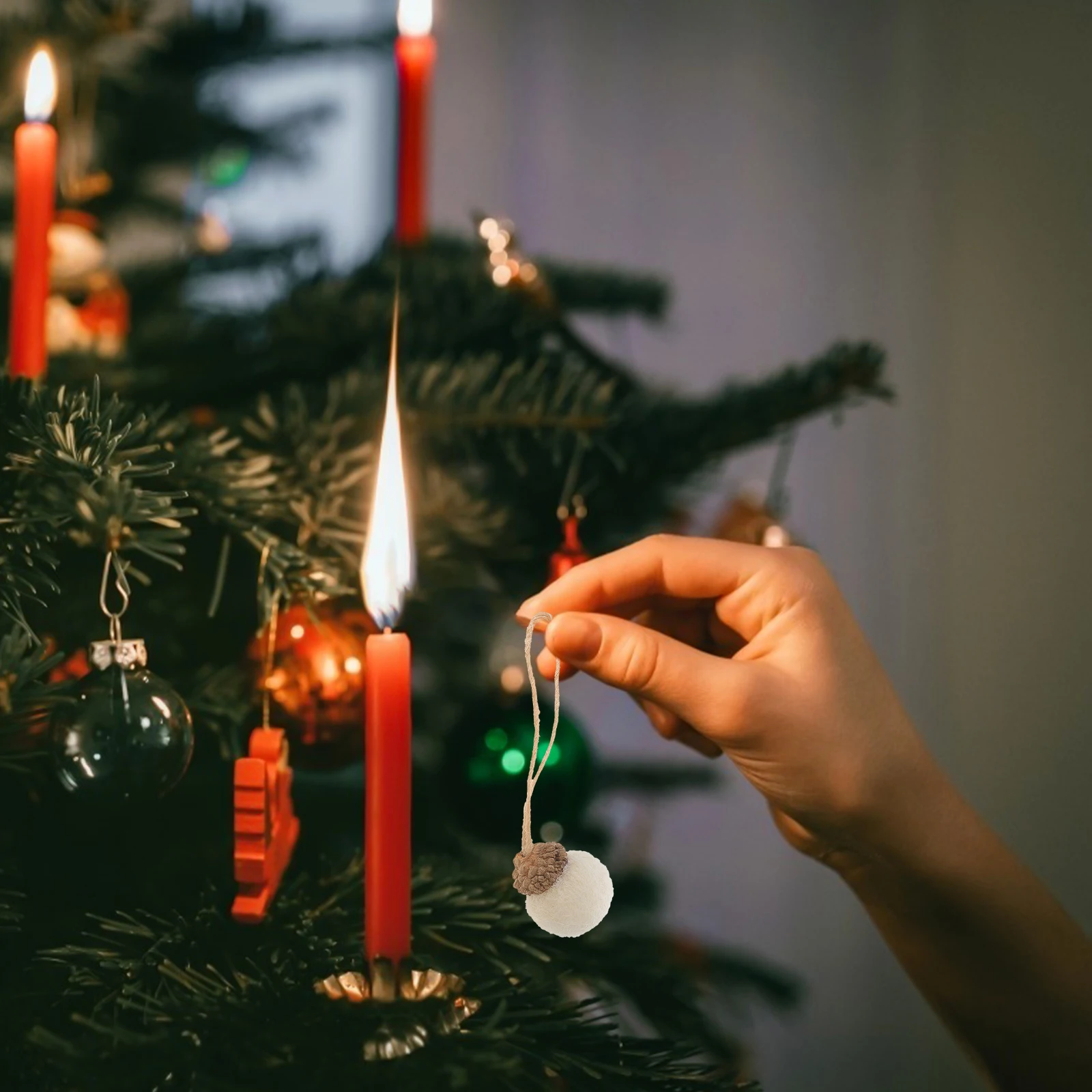 

18 pcs Pine Cone Oak Acorn String Felt Christmas Hanging Ornament Festive Home Decor Xmas Tree Pendant Festival Decoration