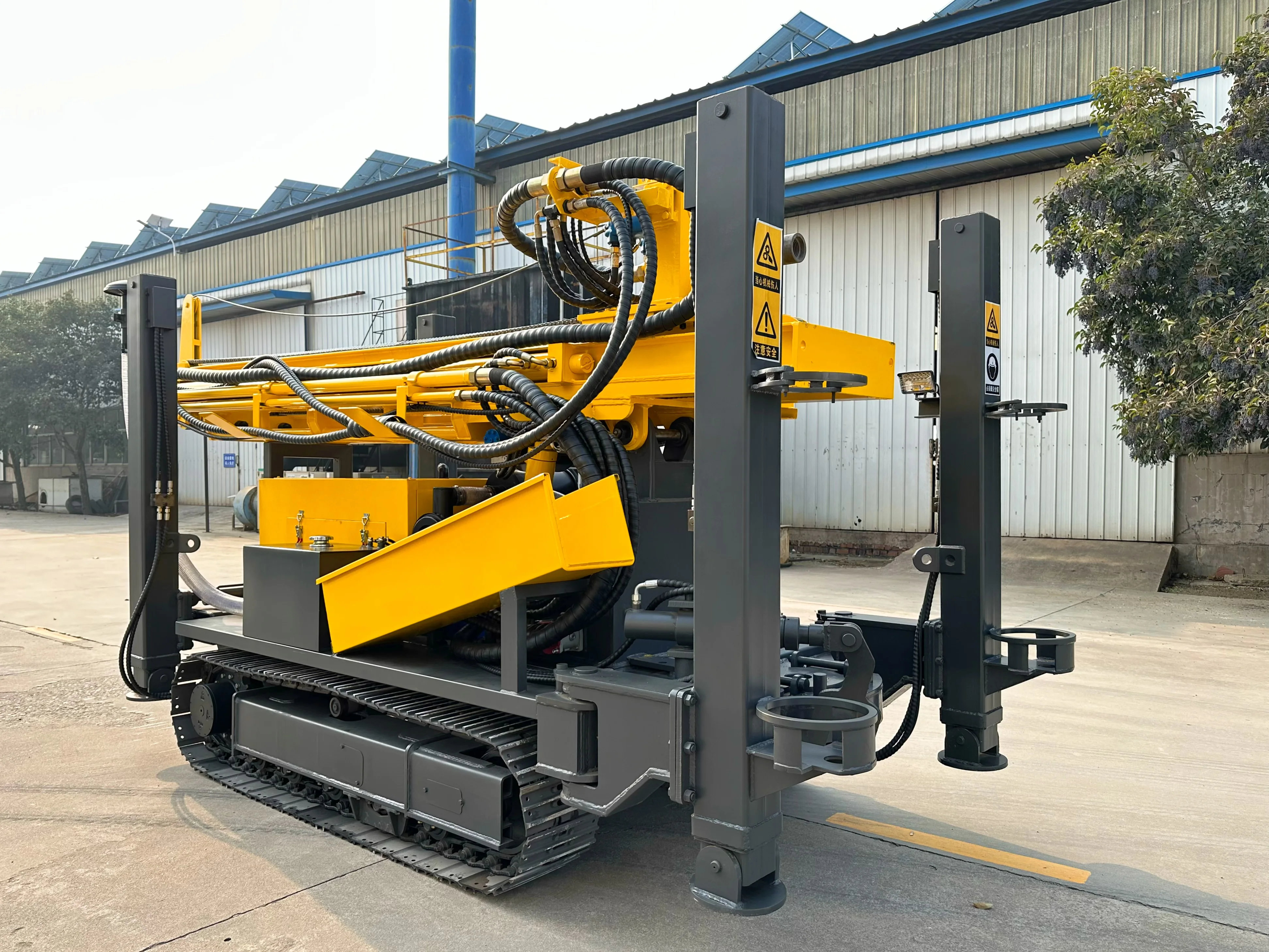 جهاز حفر آبار المياه الهيدروليكي المخصص 350 متر آلة حفر آبار المياه الزاحفة الهيدروليكية المحمولة